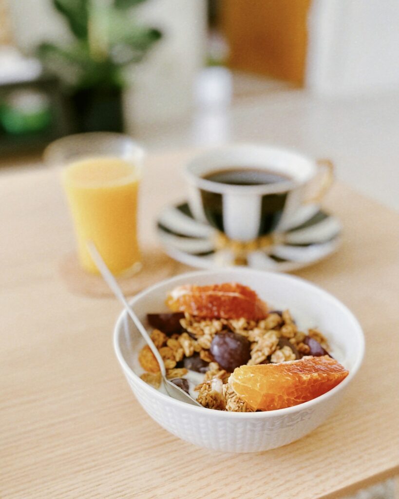 Incorporate Tech-Smart High-Protein Breakfast Ideas with Wellness Apps